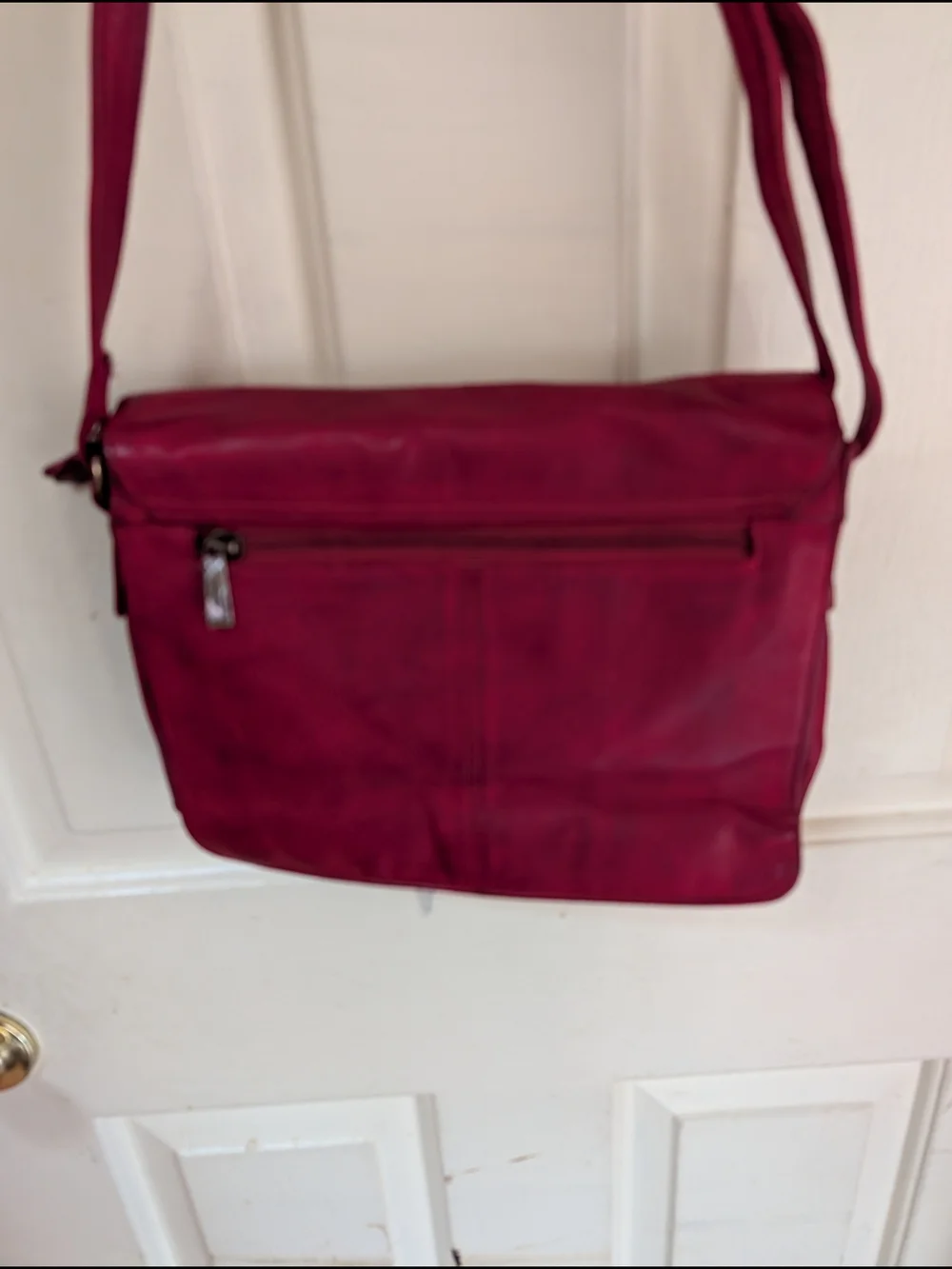 Compact Red Crossbody Bag with Multiple Compartments